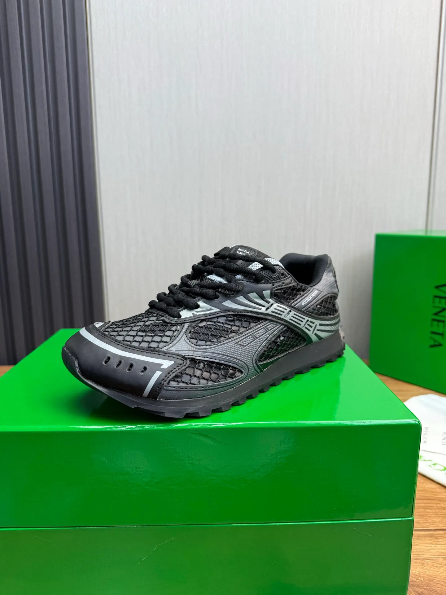 Men's men's shoes 💰620💰 BV top version 𝘽𝙊𝙏𝙏𝙀𝙂𝘼 𝙑𝙀𝙉𝙀𝙏𝘼 Orbit sneakers Wang Yibo same style couple style dad shoes 🩷💚 Runner sneakers, made of lightweight technical mesh fabric. Features a geometric patterned rubber outsole. Pay attention to the package craftsmanship ❕ High version shipping ❗️ Very nice, durable to play with and durable to make ✔️ Standard version 💯💯 The outsole is made of color-blocked TPU outsole. Women’s model 35-41 (40 41 customized) Men’s model 39-46 (45.46 customized) Equipped with original packaging